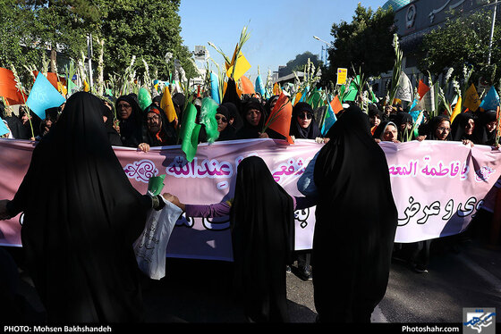 گلباران حرم مطهر رضوی در روز میلاد حضرت معصومه سلام الله علیها / عکس: محسن بخشنده / شهرآرا