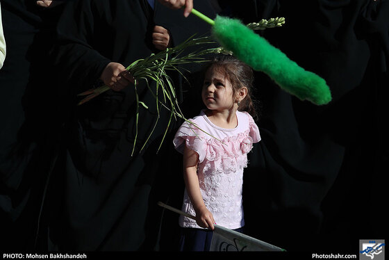 گلباران حرم مطهر رضوی در روز میلاد حضرت معصومه سلام الله علیها / عکس: محسن بخشنده / شهرآرا