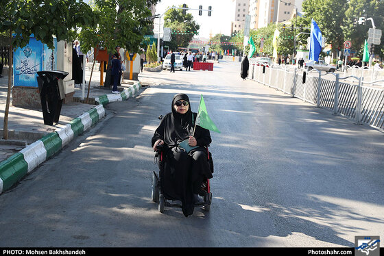 گلباران حرم مطهر رضوی در روز میلاد حضرت معصومه سلام الله علیها / عکس: محسن بخشنده / شهرآرا