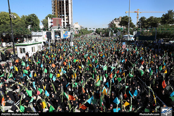 گلباران حرم مطهر رضوی در روز میلاد حضرت معصومه سلام الله علیها / عکس: محسن بخشنده / شهرآرا