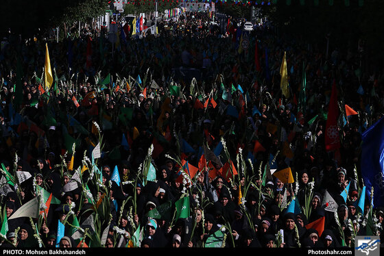 گلباران حرم مطهر رضوی در روز میلاد حضرت معصومه سلام الله علیها / عکس: محسن بخشنده / شهرآرا