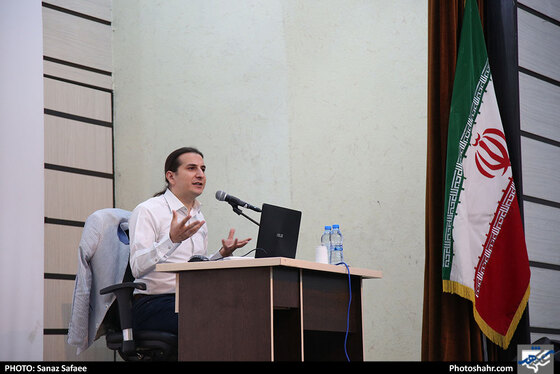 دومین نشست عکاسی در فرهنگسرای رسانه با حضور روشن نوروزی / عکس ساناز صفایی / شهرآرا