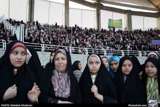 جشن 25 هزار نفری دختران انقلاب در ورزشگاه امام رضا (ع) / عکس مهدیه غفوریان / شهرآرا