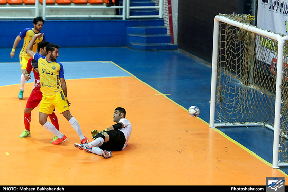 لیگ برتر فوتسال/ مسابقه فرش آرا مشهد و سن‌ایچ ساوه‎-عکاس: محسن بخشنده/ شهرآرا