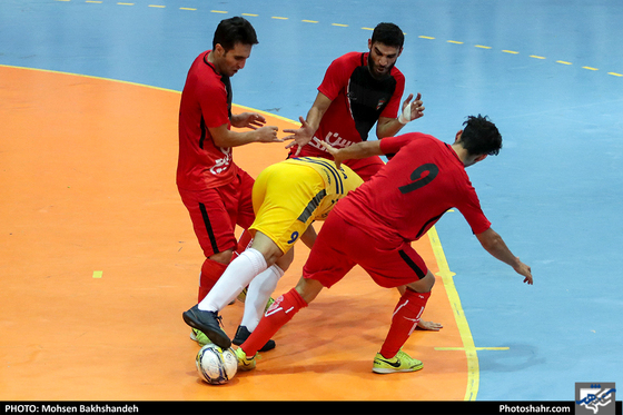 لیگ برتر فوتسال/ مسابقه فرش آرا مشهد و سن‌ایچ ساوه‎-عکاس: محسن بخشنده/ شهرآرا