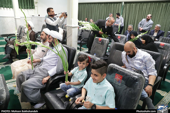 مراسم آزادسازی زندانیان جرائم غیرعمد توسط خادمین حرم مطهر رضوی/ عکس: محسن بخشنده / شهرآرا