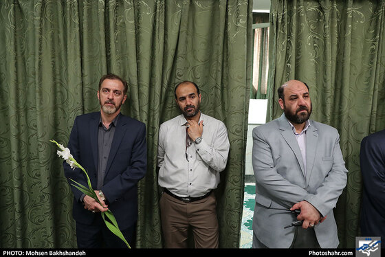 مراسم آزادسازی زندانیان جرائم غیرعمد توسط خادمین حرم مطهر رضوی/ عکس: محسن بخشنده / شهرآرا