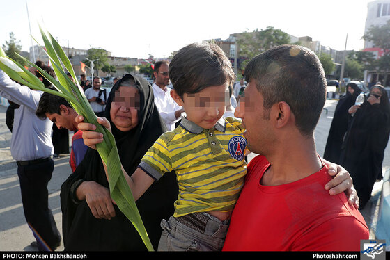 مراسم آزادسازی زندانیان جرائم غیرعمد توسط خادمین حرم مطهر رضوی/ عکس: محسن بخشنده / شهرآرا