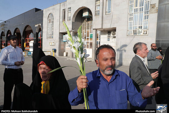 مراسم آزادسازی زندانیان جرائم غیرعمد توسط خادمین حرم مطهر رضوی/ عکس: محسن بخشنده / شهرآرا