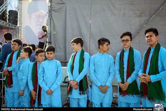 گلباران حرم مطهر رضوی در شب میلاد امام رضا (ع)