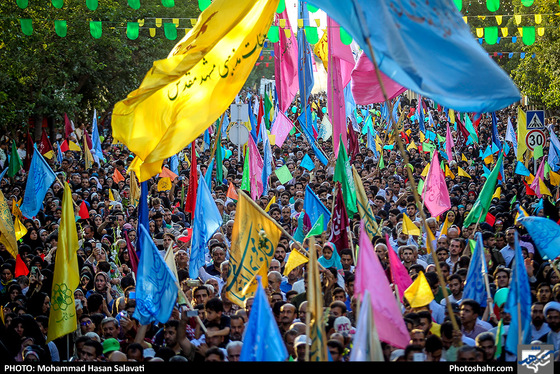 گلباران حرم مطهر رضوی در شب میلاد امام رضا (ع)
