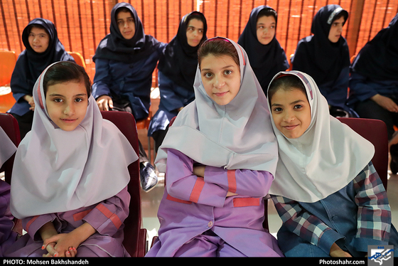 مسابقه تنیس روی میز اعضای خراسانی تیم ملی بانوان با کودکان همدم-عکاس: محسن بخشنده/ شهرآرا