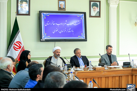 دیدار استاندار با اصحاب شعر و ادب خراسان رضوی - عکس : محسن بخشنده / شهرآرا