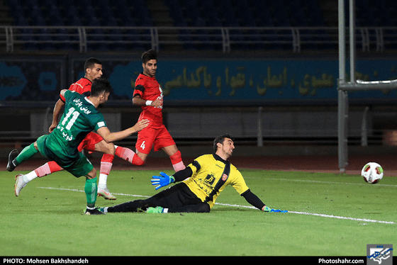 مسابقه پدیده شهرخودرو مشهد و ذوب آهن اصفهان‎ / عکس: محسن بخشنده / شهرآرا