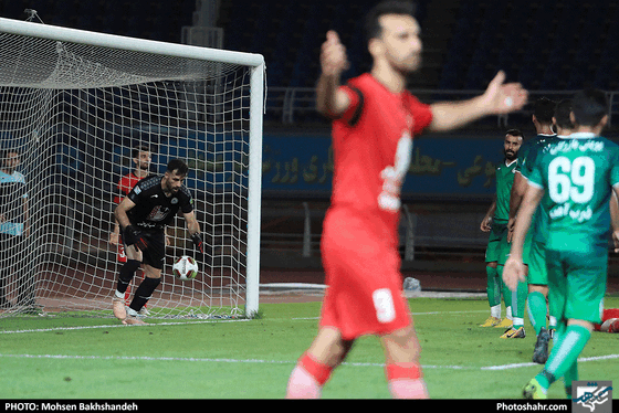 مسابقه پدیده شهرخودرو مشهد و ذوب آهن اصفهان‎ / عکس: محسن بخشنده / شهرآرا