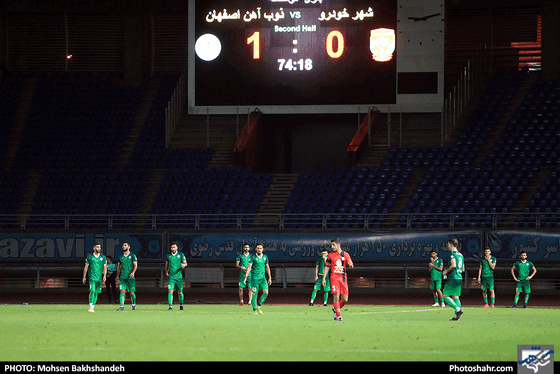 مسابقه پدیده شهرخودرو مشهد و ذوب آهن اصفهان‎ / عکس: محسن بخشنده / شهرآرا