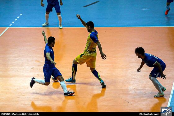 لیگ برتر فوتسال/ مسابقه فرش آرا مشهد و هایپر شهر شاهین شهر‎ - عکس : محسن بخشنده / شهرآرا