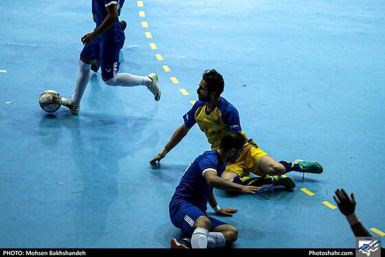 لیگ برتر فوتسال/ مسابقه فرش آرا مشهد و هایپر شهر شاهین شهر‎ - عکس : محسن بخشنده / شهرآرا