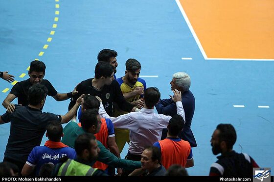 لیگ برتر فوتسال/ مسابقه فرش آرا مشهد و هایپر شهر شاهین شهر‎ - عکس : محسن بخشنده / شهرآرا