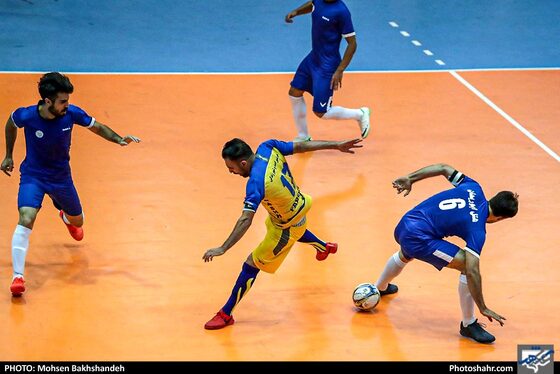 لیگ برتر فوتسال/ مسابقه فرش آرا مشهد و هایپر شهر شاهین شهر‎ - عکس : محسن بخشنده / شهرآرا