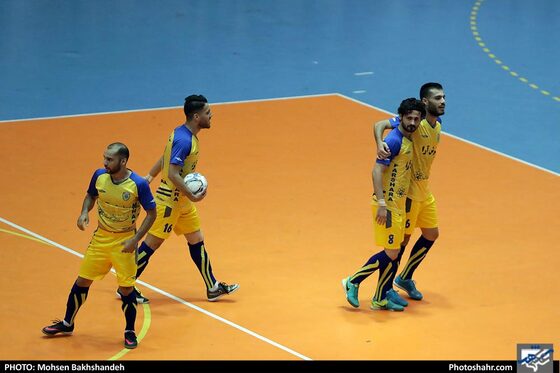 لیگ برتر فوتسال/ مسابقه فرش آرا مشهد و هایپر شهر شاهین شهر‎ - عکس : محسن بخشنده / شهرآرا