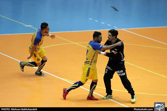لیگ برتر فوتسال/ مسابقه فرش آرا مشهد و هایپر شهر شاهین شهر‎ - عکس : محسن بخشنده / شهرآرا