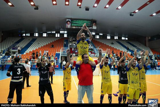 لیگ برتر فوتسال/ مسابقه فرش آرا مشهد و هایپر شهر شاهین شهر‎ - عکس : محسن بخشنده / شهرآرا
