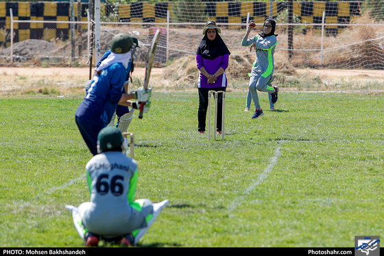 مسابقات قهرمانی کریکت بانوان کشور - عکاس: محسن بخشنده / شهرآرا