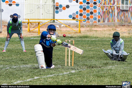 مسابقات قهرمانی کریکت بانوان کشور - عکاس: محسن بخشنده / شهرآرا