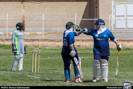 مسابقات قهرمانی کریکت بانوان کشور - عکاس: محسن بخشنده / شهرآرا