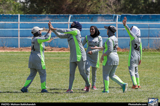 مسابقات قهرمانی کریکت بانوان کشور - عکاس: محسن بخشنده / شهرآرا