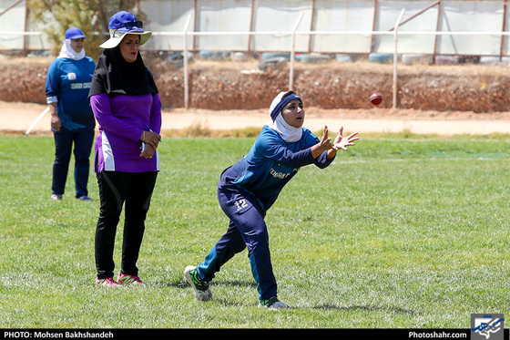 مسابقات قهرمانی کریکت بانوان کشور - عکاس: محسن بخشنده / شهرآرا
