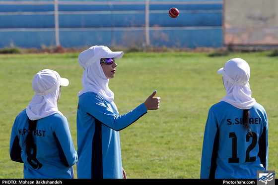 مسابقات قهرمانی کریکت بانوان کشور - عکاس: محسن بخشنده / شهرآرا