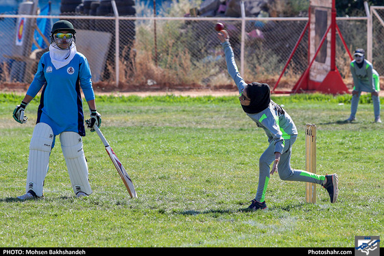 مسابقات قهرمانی کریکت بانوان کشور - عکاس: محسن بخشنده / شهرآرا