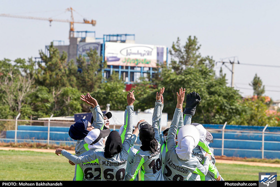 مسابقات قهرمانی کریکت بانوان کشور - عکاس: محسن بخشنده / شهرآرا