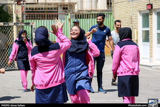 بازدید بازیکنان تیم شهرخودرو، از موسسه همدم-عکاس: ساناز صفائی/ شهرآرا
