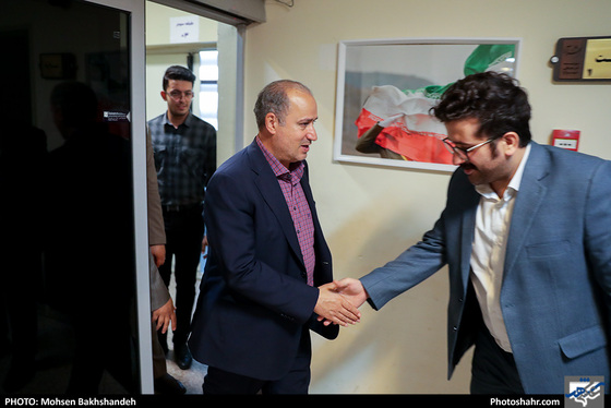 بازدید مهدی تاج رئیس فدراسیون فوتبال ایران از روزنامه شهرآرا به مناسبت روز خبرنگار