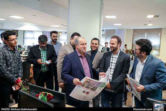 بازدید مهدی تاج رئیس فدراسیون فوتبال ایران از روزنامه شهرآرا به مناسبت روز خبرنگار