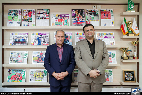 بازدید مهدی تاج رئیس فدراسیون فوتبال ایران از روزنامه شهرآرا به مناسبت روز خبرنگار