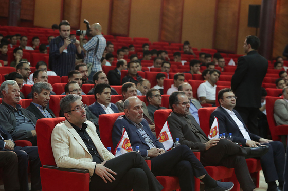 رونمایی از لباس جدید تیم فوتبال شهر خودروی مشهد