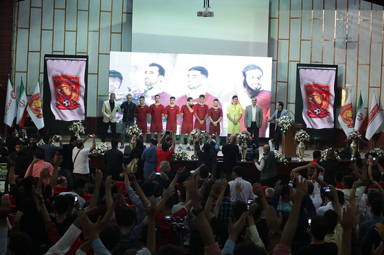 رونمایی از لباس جدید تیم فوتبال شهر خودروی مشهد