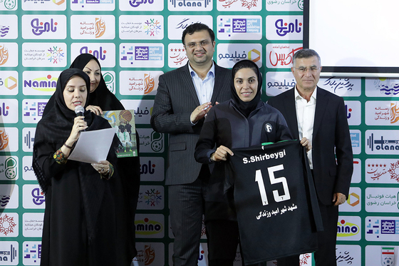  مراسم رونمایی از پیراهن تیم فوتسال بانوان هیات فوتبال خراسان رضوی
