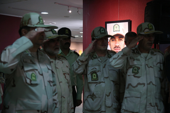نمایشگاه گروهی عکس نگاه بانان خورشید 