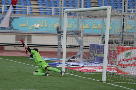 لیگ برتر فوتبال/ مسابقه شهرخودرو مشهد و شاهین شهرداری بوشهر