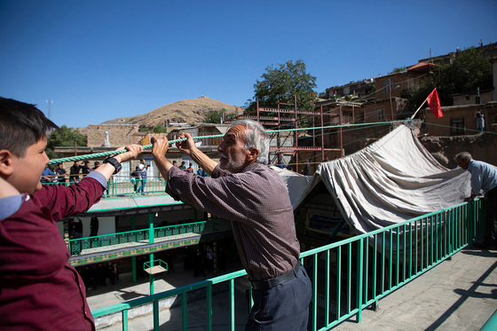 آیین خیمه پوشان در روستای پیوه ژن 