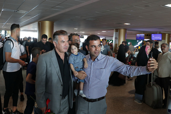 استقبال از تیم ملی فوتبال امید در فرودگاه شهید هاشمی نژاد مشهد