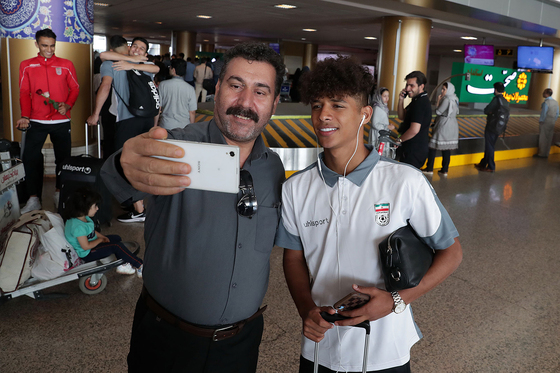 استقبال از تیم ملی فوتبال امید در فرودگاه شهید هاشمی نژاد مشهد