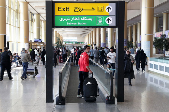 استقبال از تیم ملی فوتبال امید در فرودگاه شهید هاشمی نژاد مشهد