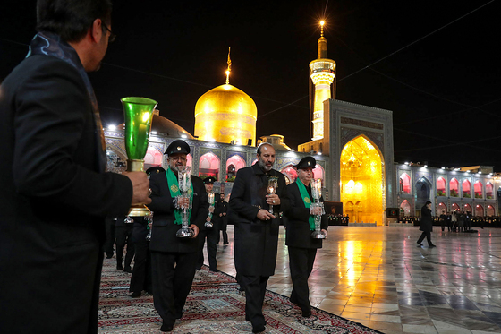 مراسم خطبه خوانی شب عاشورا در حرم مطهر رضوی