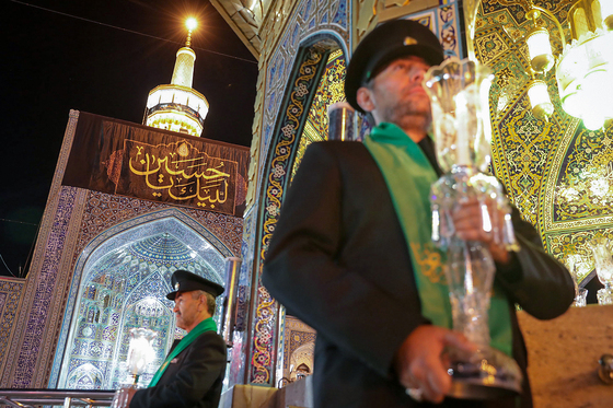 مراسم خطبه خوانی شب عاشورا در حرم مطهر رضوی